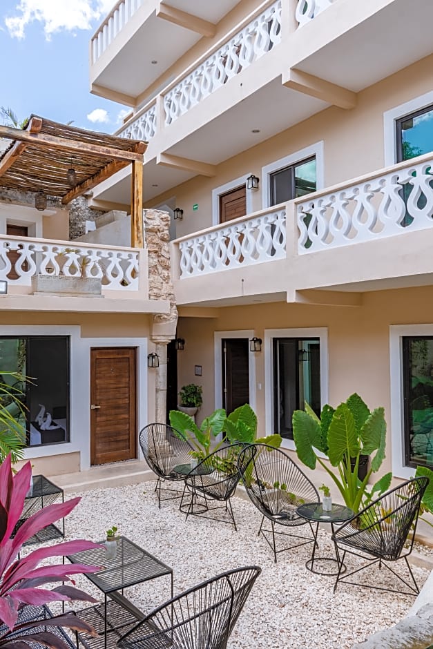 Hotel Colonial Zaci by GuruHotel