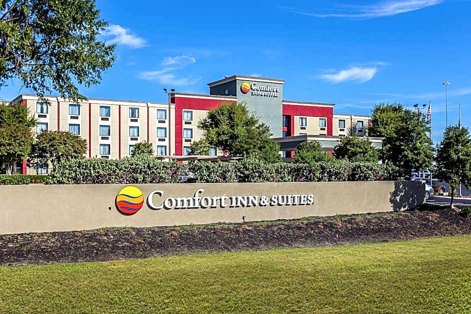 Photo 1 of 27 of Comfort Inn & Suites Knoxville West