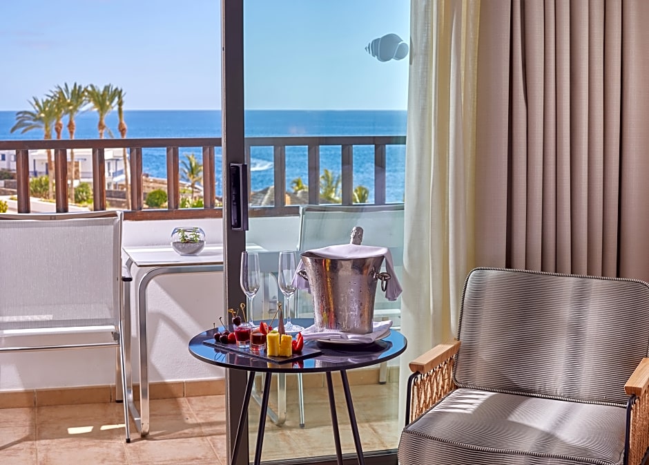 Photo 1 of 5 of DOUBLE PREFERRED CLUB DELUXE FRONTAL OCEAN VIEW 2 ADULTS
