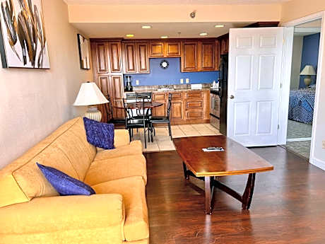 One-Bedroom King Suite - Non-Smoking