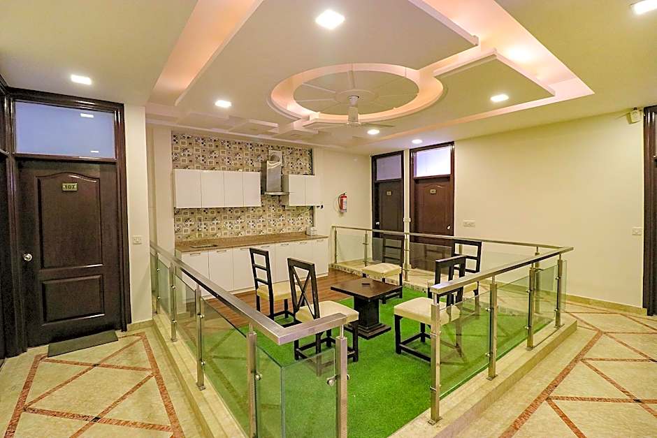 Palm Court by Fabhotel – Gurgaon, NY