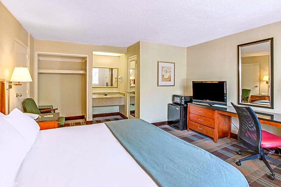 Travelodge by Wyndham Silver Spring