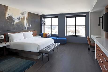 Deluxe King Room - Club Lounge Access/High Floor