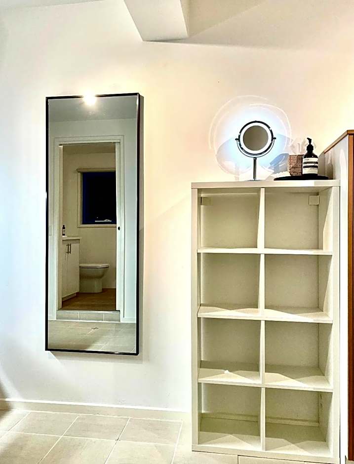 Edge17 Waterfront Apartment, plus Cottage with Garden View - Port Fairy