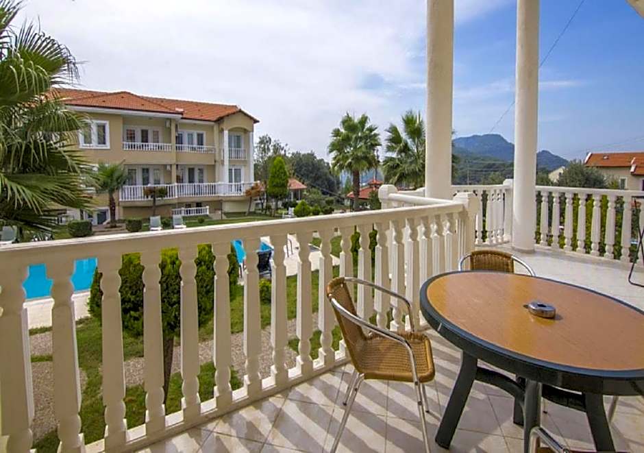 Gold Lion Hotel