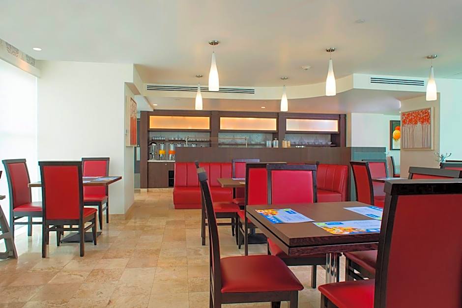 Holiday Inn Express & Suites Queretaro By IHG