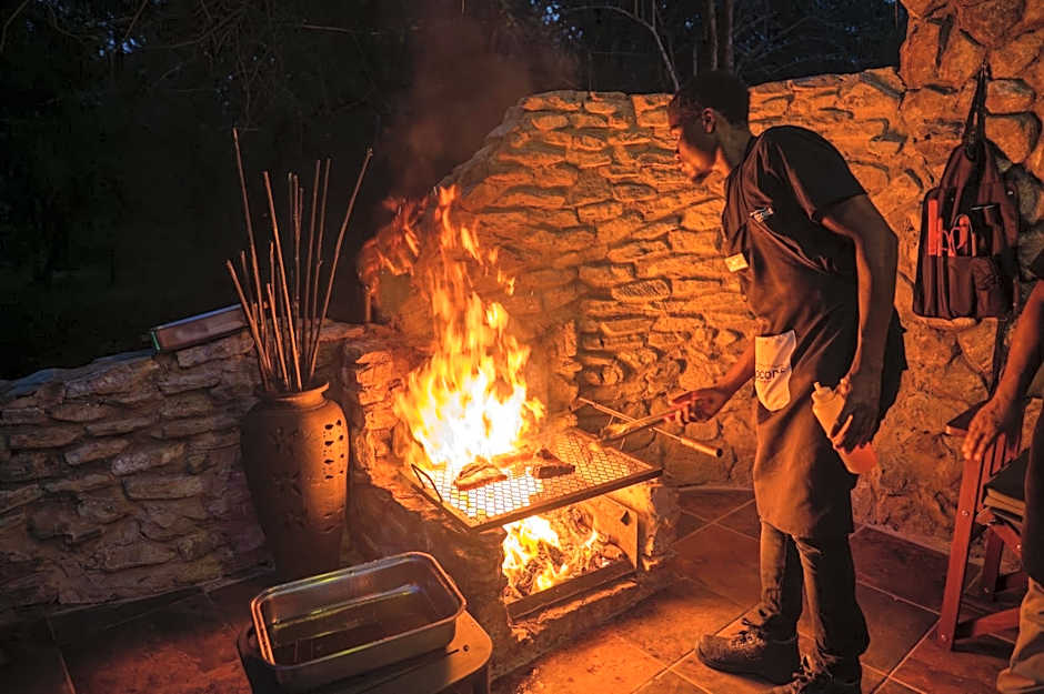 Foxy Crocodile Bush Lodge & Kruger Safaris