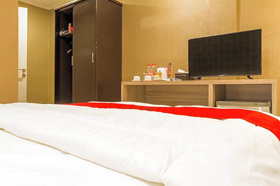 RedDoorz Plus @ Dipatiukur