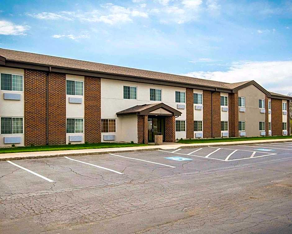 Quality Inn Chesterton near Indiana Dunes National Park I-94