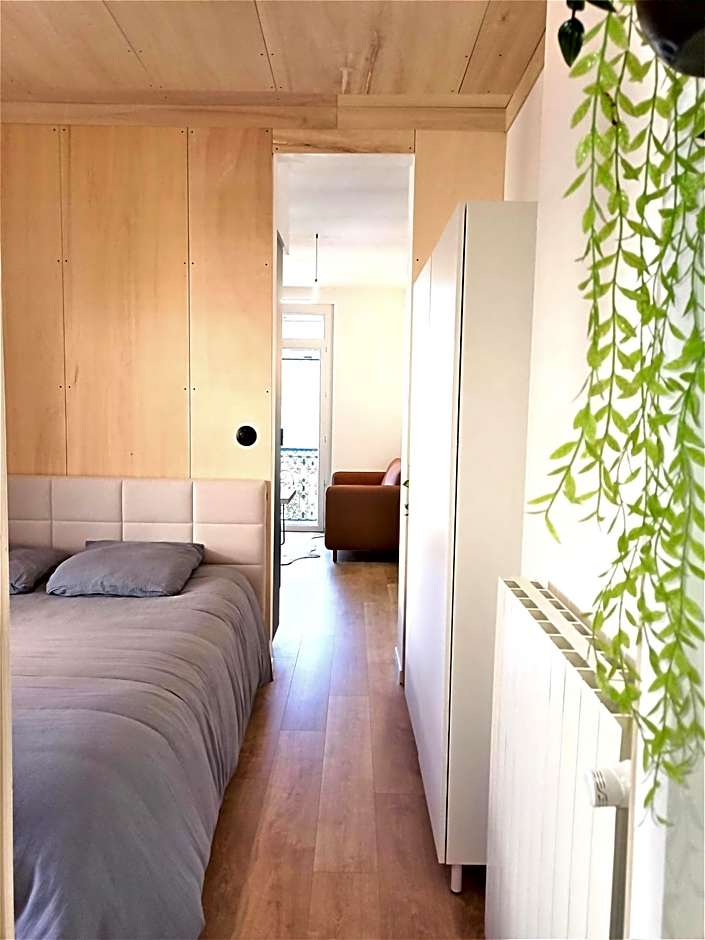 L'appart'hôtel - 1 Appartement Love Room avec Spa Privatif & Autres Appartements Standards à thèmes sans spa