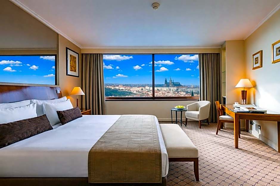 Photo 1 of 9 of Premium Suite, City View