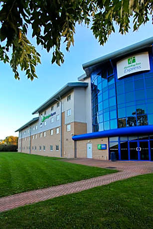 Holiday Inn Express Southampton - M27 J7 By IHG