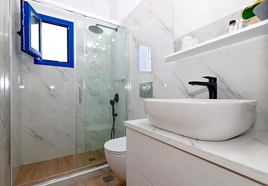 Niko's Beach Suites No1