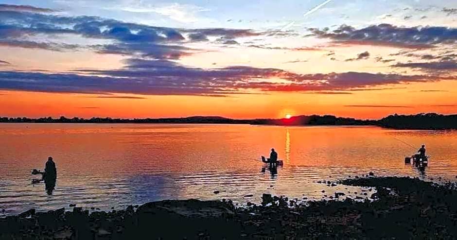 Lakeside Manor Hotel