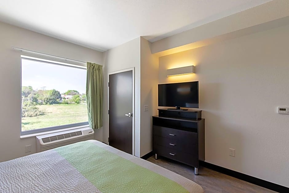 Studio 6 Austin Airport