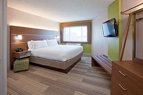 1 King Bed Suite Comm Access Tub