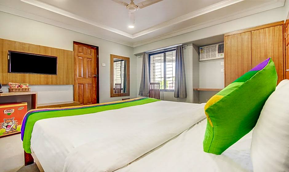 Treebo Cruz Royale Santacruz West