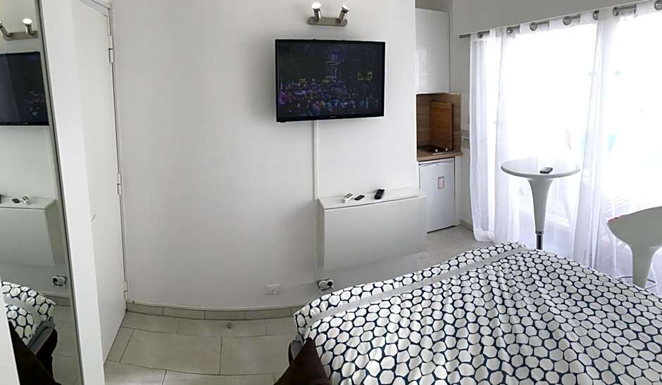 Studio carré d'or situé à 50 m de la plage