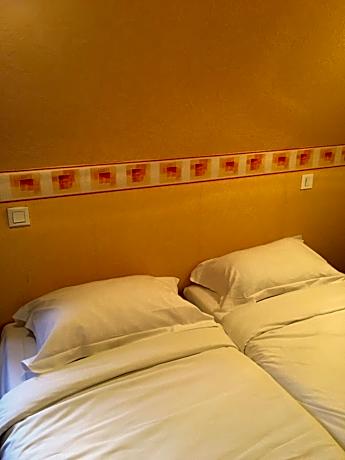 Twin Room with Shared Toilet