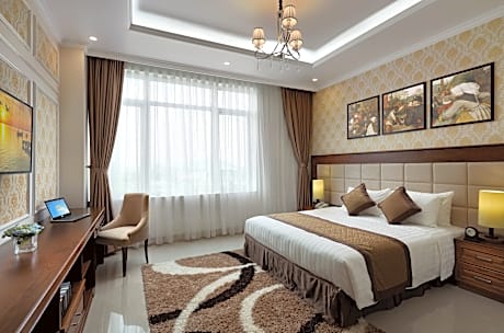 Junior Double Suite with Window