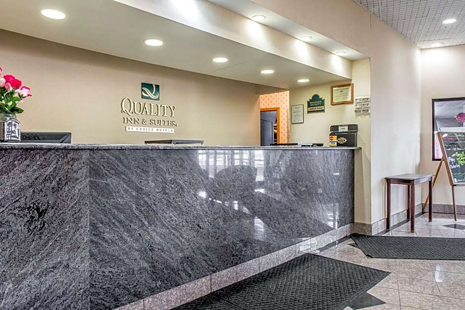 Quality Inn & Suites Fairview - Erie