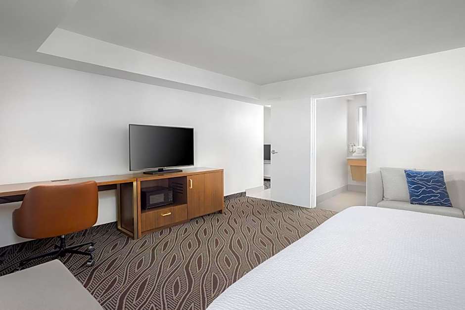 Holiday Inn Resort Oceanfront at Surfside Beach by IHG