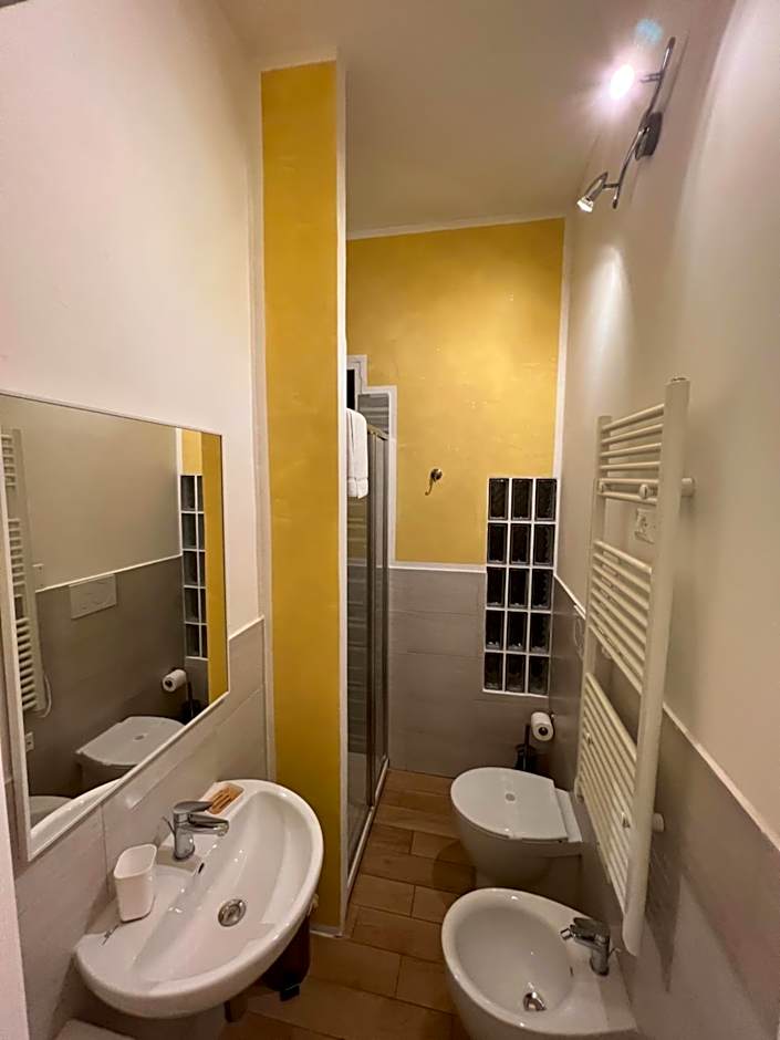 Foto 1 di 4 di Single Room with Private Bathroom