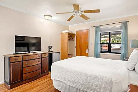 One Queen Bed