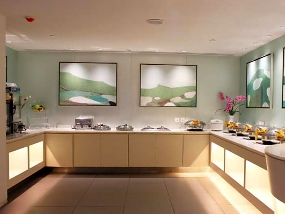 Jinjiang Inn Weihai Liugong Island Scenic Spot Shopping Market