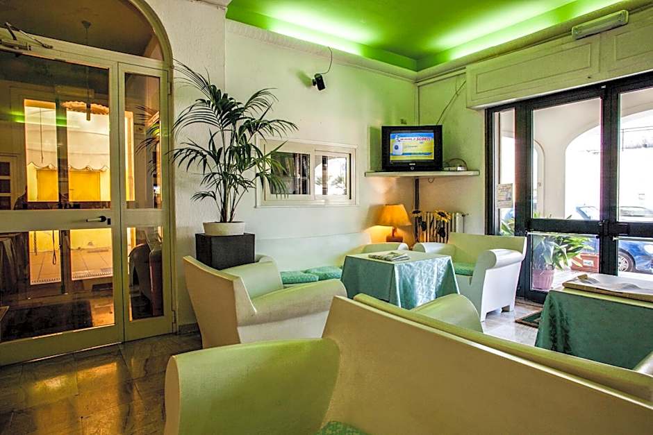 Hotel Villarosa con Vespa Rent