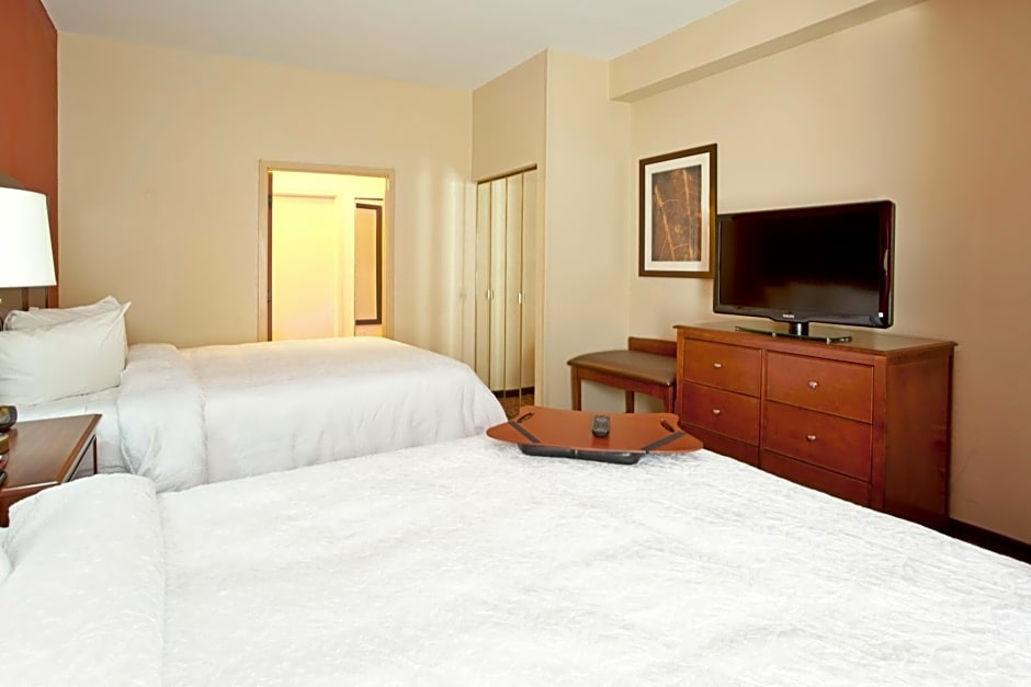 Newly Renovated - Hampton Inn & Suites El Paso-Airport