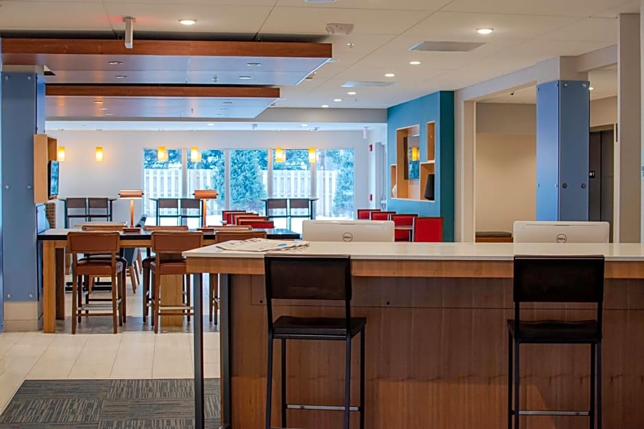 Holiday Inn Express and Suites Tonawanda Buffalo Area By IHG
