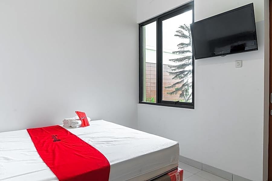 RedDoorz Plus @ EcoHome Citra Raya Tangerang