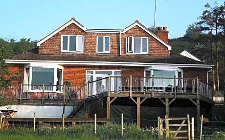Healing Waters Sanctuary for Exclusive Use or Bed & Breakfast, Vegetarian, Alcohol & Wifi Free Retreat in Glastonbury