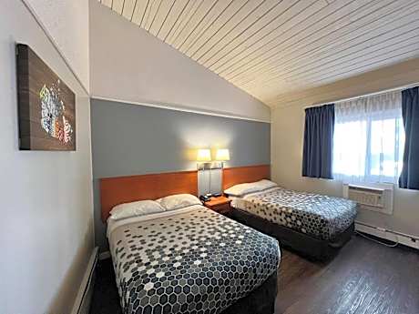 Double Room with Two Double Beds - Pet Friendly