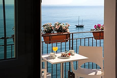 Double or Twin Room with Balcony and Sea View