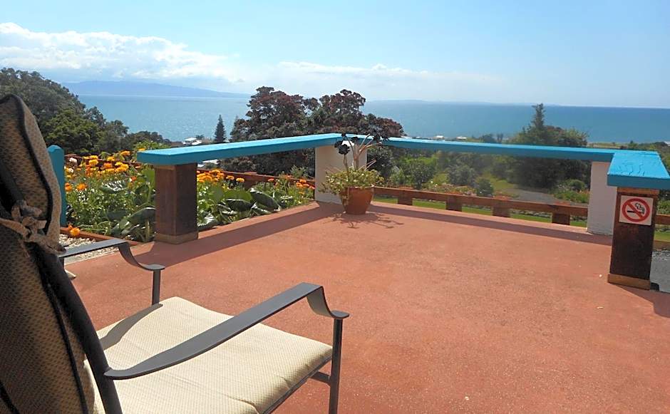 Te Aputa Lodge formerly La Casa Te Puru Lodge