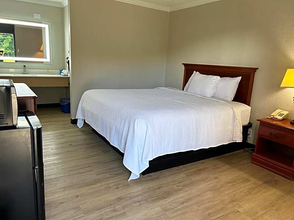 Days Inn by Wyndham Hinesville Near Fort Stewart