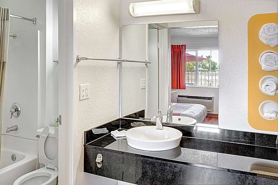 Motel 6-Lancaster, CA