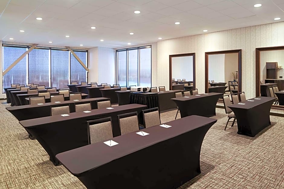 H Hotel Los Angeles, Curio Collection by Hilton
