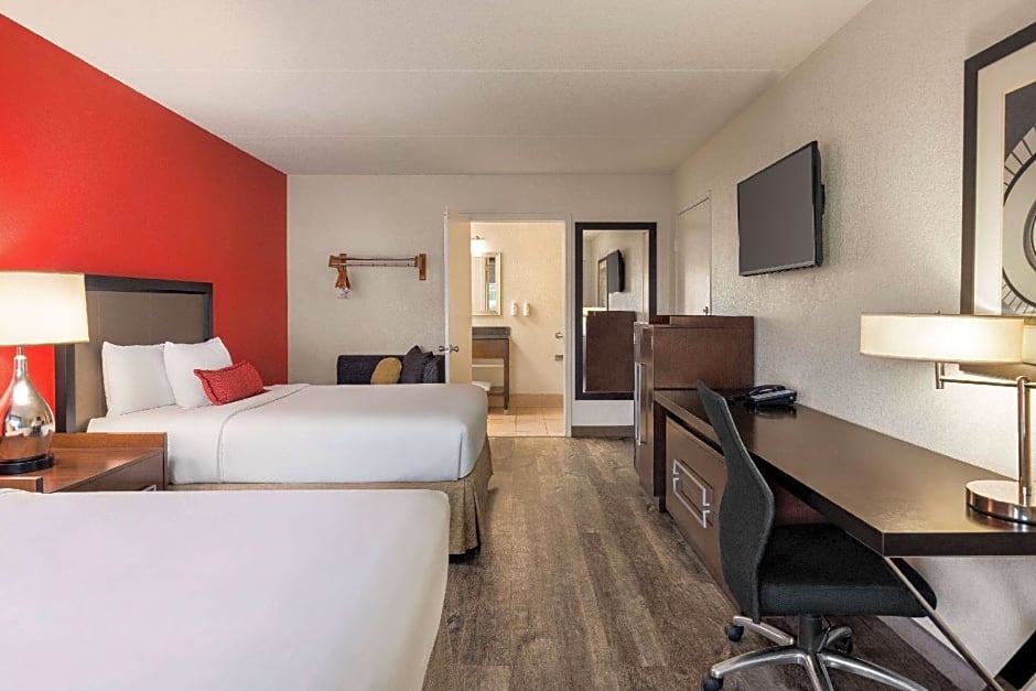 Photo 1 sur 3 de 2 Double Beds, Mobility Accessible, Smoking