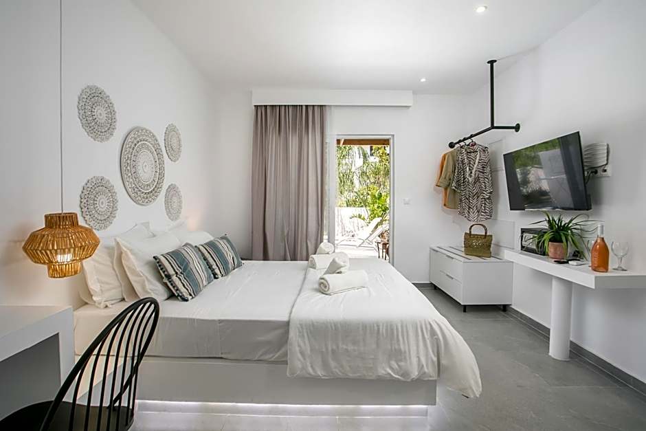 Calma Luxury Studios & Suites