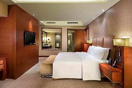Superior King Suite