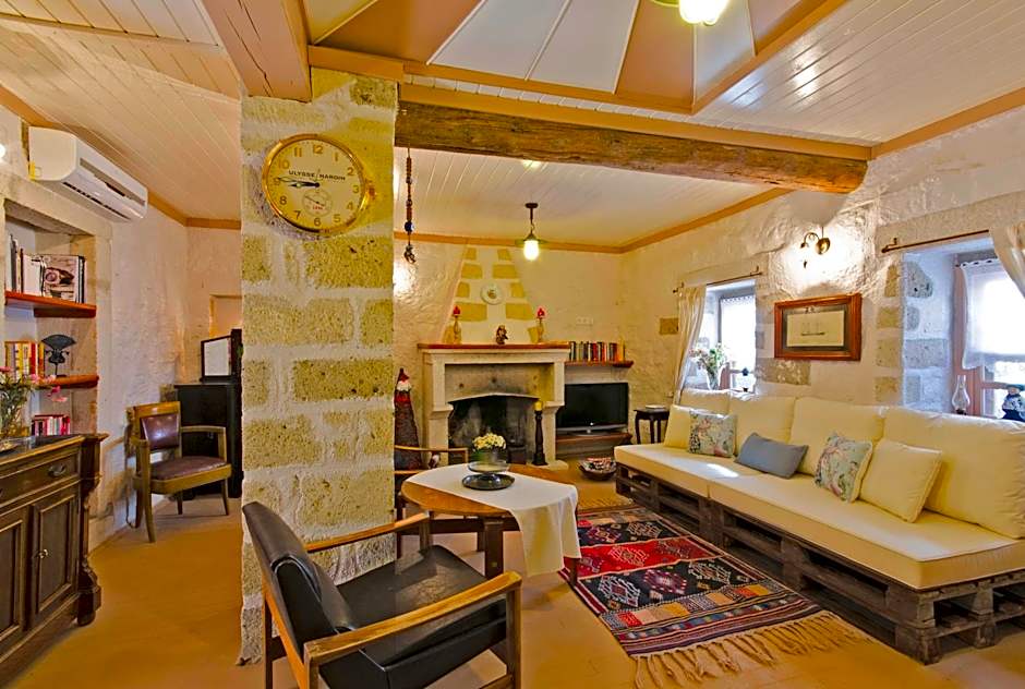 Lilyum Alaçatı - Taş Ev