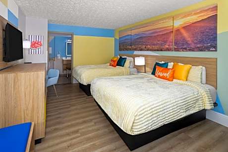 Queen Room with Two Queen Beds, Mobility Access and Bathtub with Grab Bars, Non-Smoking