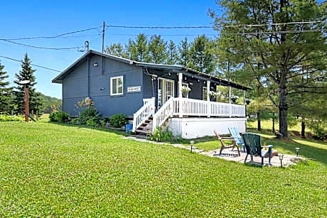 Navy Cottage on Lac Heney