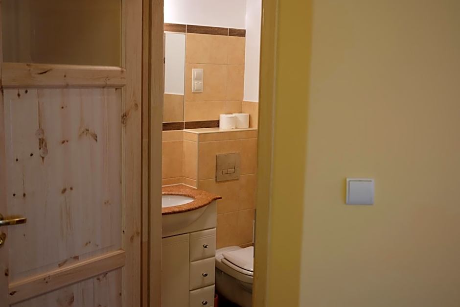 Academus - Pub, Rooms, Cider
