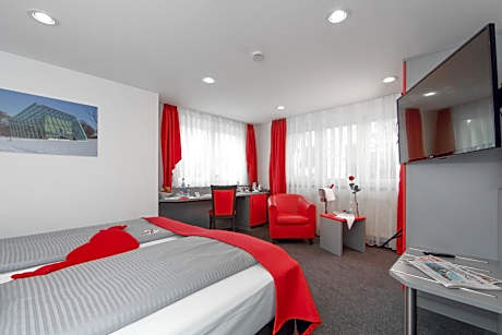 Business King Room with Garden View