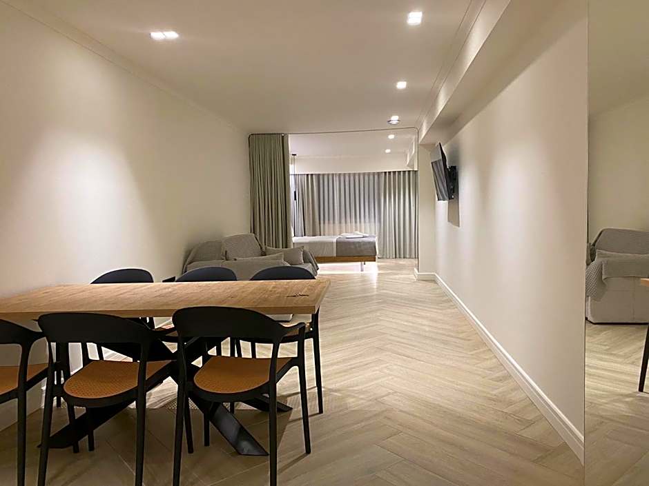 Triple A - Family hospitality Near Ermou - FREE Parking!