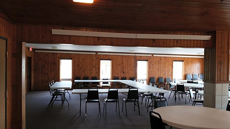 Woodland Inn & Suites